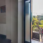 Calm & Charming 1br With Shared Lush Garden Access Appartement Istambul