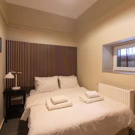 Апартаменты Calm & Charming 1br With Shared Lush Garden Access *