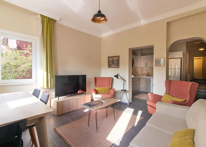 Calm & Charming 1br With Shared Lush Garden Access 公寓 *