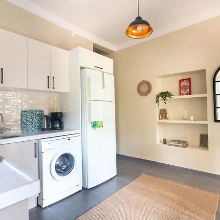 Apartment Calm & Charming 1br With Shared Lush Garden Access Istanbul